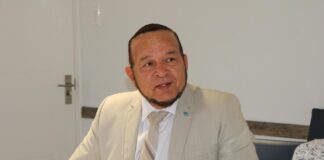 Parlamemntario Endy Croes: Professor Elzinga a confirma: E Bestuurlijkakkoord NO ta bindend. Cu esaki AVP y Futuro por bay baña macaco!