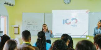 Aruba Bank a participa den un sesion di literario financiero: Organisa pa Ceque College