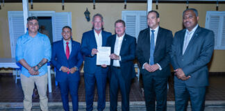 Gabinete AVP-FUTURO a firma MoU cu Oranjestad Investors Group: Prome Minister Mike Eman kier mira un Caya Grandi revitalisa