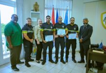 A bula den lama pa purba rescata un ser humano: A honra tres polis pa nan actuacion desplega