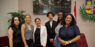 Parlamentarionan di AVP a dialoga cu studiantenan di Koninkrijkszaken tocante e desafionan di Aruba