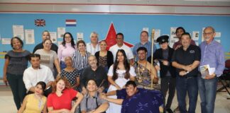 A organisa obra teatral dedica na nos Heroe Boy Ecury cu a conmove hoben y adulto