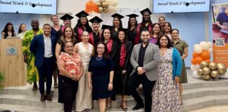 Minister Cicilia presente na graduacion di e profesionalnan social