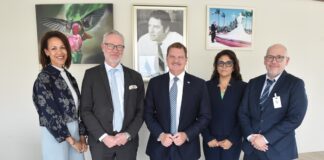 Embahador nobo di Suecia pa Reino Hulandes cu encuentro cerca minister-president Mike Eman