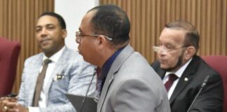 Parlamentario Eduard Pieters: “Democracia na silencio: Parlamento no por tapa bos di pueblo!”