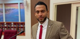 Parlamentario Dennerich Kelly: Refineria lo pasa di simbolo historico pa motor di innovacion