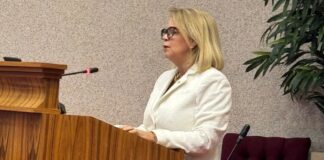 Parlamentario Evelyn Wever-Croes: Nos dignidad no ta na benta, Rijkswet HOFA no ta bon pa Aruba: Conciudadanonan, e Rijkswet Hofa ta malo pa Aruba. Ta malo pa bo, e ta malo pa bo yiu, e ta malo pa nos futuro