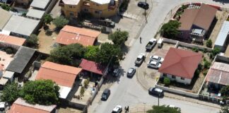 Pronto lo cuminsa asfalta camindanan tur rond di Aruba