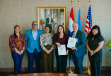 Un acuerdo mas! Minister Gerlien Croes ta firma cu Monroe University di New York