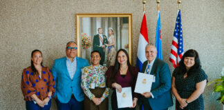 Un acuerdo mas! Minister Gerlien Croes ta firma cu Monroe University di New York