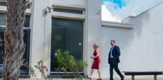 Traspaso oficial di edificio historico “John G. Eman”: Un paso importante pa preservacion di patrimonio di Aruba