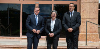 Minister Geoffrey Wever: Presidente di Banco Central di Aruba, Sra. Jeanette R. (Jane) Semeleer ta bay cu pensioen