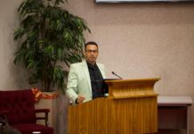 Parlamentario Dennerich Kelly di AVP: Landsverordening Instelling Ministeries ta un base moderno pa bon gobernacion