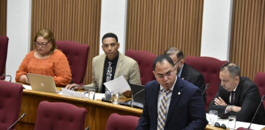 Parlamentario Eduard Pieters (PPA): “Ora arogancia gana, Parlamento ta perde su bos!”