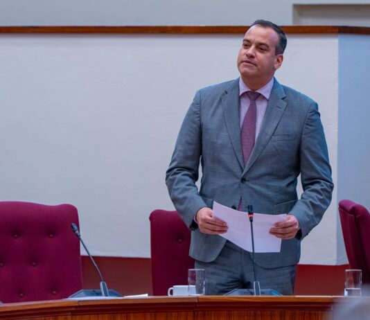 Corsou y Aruba ta duna start pa desaroyo di un conexion cu ferry entre e dos islanan: Un paso significativo den direccion di cooperacion maritimo duradero