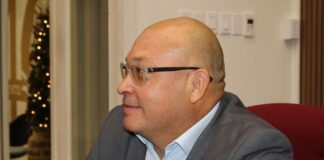 Parlamentario Edgard Vrolijk: Muzaninn Wever ta trapa nos Constitucion