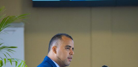 Gerick A. Croes LL.M. BEc: E Bon Comun lo guia y stimula un desaroyo di speransa