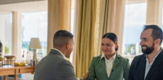 Gobierno ta gradici esfuerso conhunto di sector hotelero durante periodo di cancelacion di vuelo