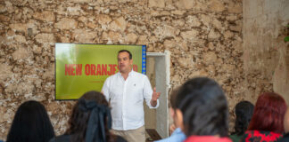 Minister Geoffrey Wever ta presenta na O’STAD Incubators y miembro di Impact Hub Aruba tocante Startersregeling y revitalisacion di Oranjestad
