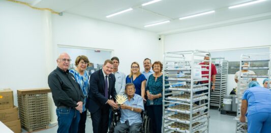 Dedica na Ramoncito Winterdal: Apertura oficial di lokaal di produccion di bela na Aruba Aloe