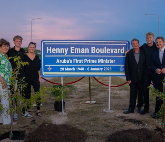 Aruba su prome Minister President Henny Eman: Un ruman cu a carga su famia y su partido pero mas cu tur su pais for di crisis