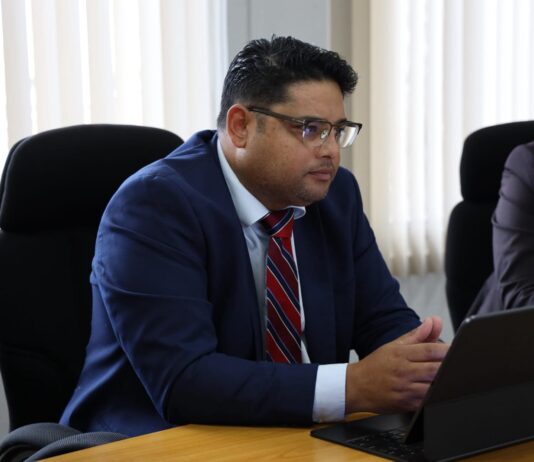 E manera cu un sociedad ta trata su grandinan ta un refleho directo di su norma y balornan