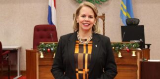 Evelyn Wever-Croes: Integridad den gobernacion ta importante pa consolida stabilidad financiero: P’esey Minister Gerlien Croes mester duna cuenta riba su biahe den jet priva!