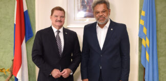 Prome Minister di Sint Maarten ta destaca importancia di cooperacion regional durante su yegada na Aruba