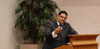 Di parti di parlamentario AVP, John Hart: Ley di trafico mester manda señal mas fuerte pa cambio di comportacion: Mester adapta e Landverordening Wegverkeer