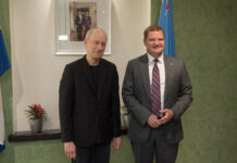 Filosofo di Harvard y autor di buki renombra Michael Sandel a yega Aruba pa conferencia di Bon Comun