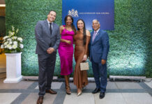 Minister y Parlamentarionan di FUTURO presente na recepcion di Aña Nobo na Cas Ceremonial