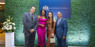 Minister y Parlamentarionan di FUTURO presente na recepcion di Aña Nobo na Cas Ceremonial