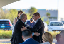 James Hepple a repasa e contribucion di Henny Eman den turismo