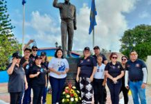 MEP cu ofrenda floral na memoria di Betico Croes na Plaza Status Aparte na Santa Cruz