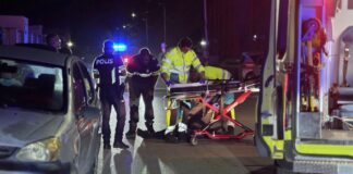 Homber haya riba suela memey di caminda