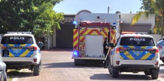 Brandweer a sali pa candela di cas na Paradera