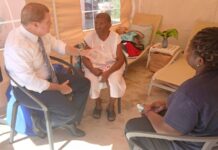 Minister-President ta bishita e famianan afecta door di candela y ta coordina ayudo directo