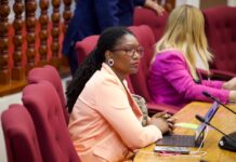 Parlamentario di AVP, Otami Thomasia: Turismo mester evoluciona pa sigui sirbi Aruba y su pueblo