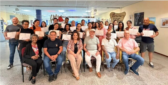 Cómo armar un balcón seguro para el gato, con red y sombra