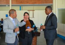 Pa combati crisis di adiccion, Minister Dowers ta explora solucionnan structural y sostenibel