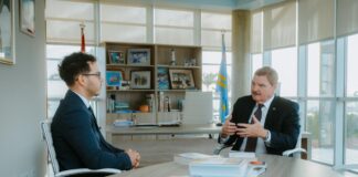 Hoben autor Franklin Seute den dialogo cu Prome Minister Eman riba educacion y futuro di studiante