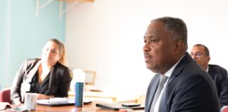 Minister Dowers a ricibi presentacion di concepto di structura nobo pa Ministerio di Husticia