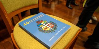 Presentacion di buki 40 Jaar Status Aparte: Tussen voortgaan en stilstaan