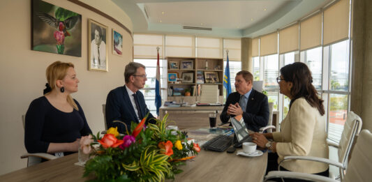 Bishita di trabou di director Jeroen Roodenburg – reunion cu Minister-President di Aruba