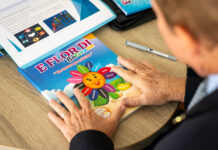 Fundacion Siñami Paso pa Paso Aruba di bishita serca Prome Minister