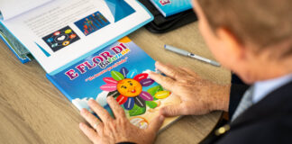 Fundacion Siñami Paso pa Paso Aruba di bishita serca Prome Minister