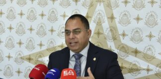 Parlamentario Eduard Pieters: “Transparencia den sistema di salud no ta opcional ora bida di hende ta den wega”