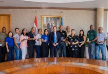 Prome Minister Eman a entrega plakkaat di agradecimento na NGOs pa nan aporte durante Common Good Conference