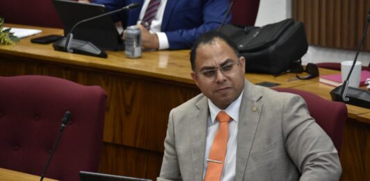 Eduard Pieters di fraccion di PPA: “Cuido di Nos Grandinan den crisis: Parlamento a vocifera cu awor ta ora pa ehecuta!”