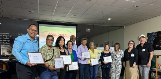 Parlamentario Eduard Pieters (PPA) reflexionando riba Dia di Idioma Materno: “Papiamento no mester ta djis un simbolo of adorno di temporada”